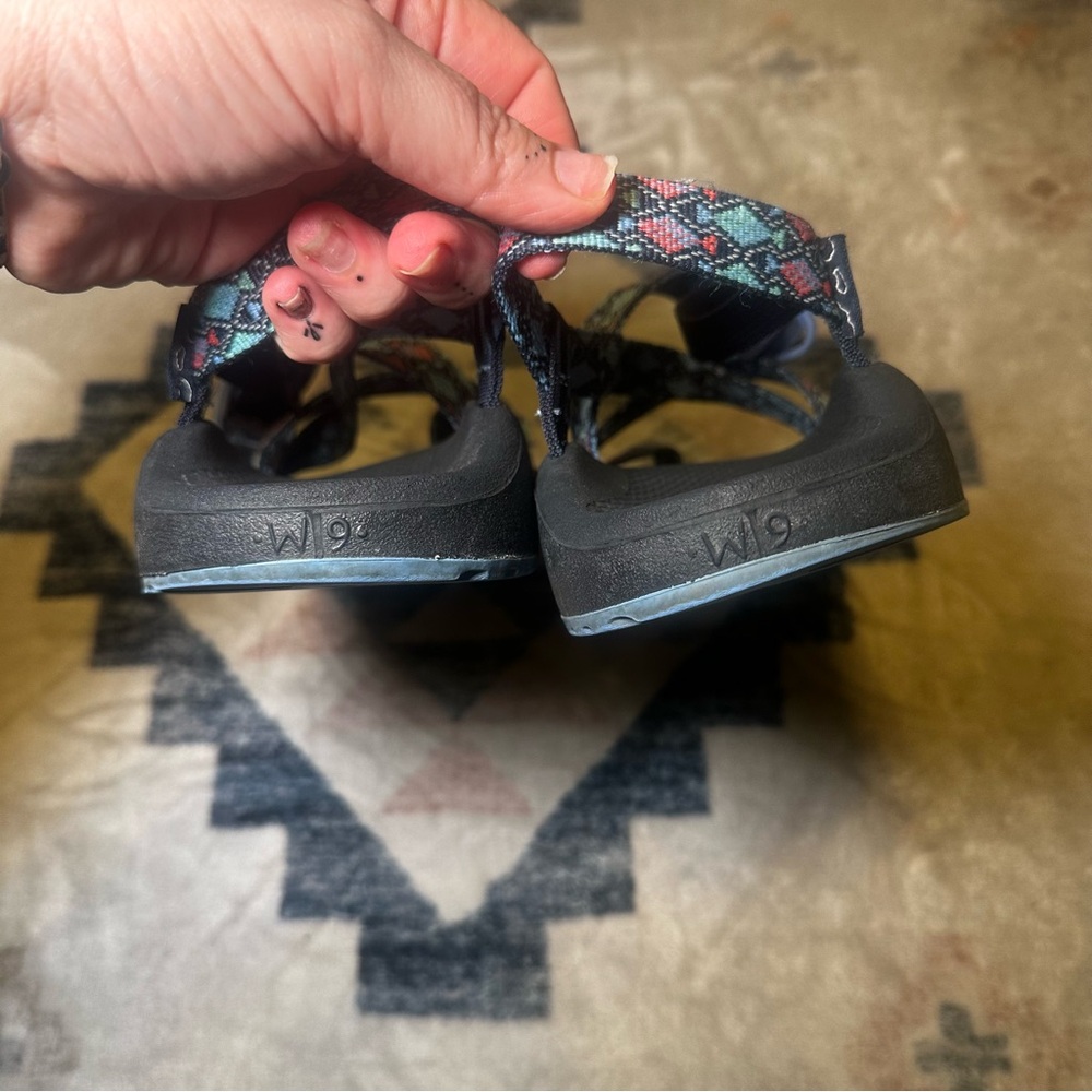 Chaco Cloud Black and Blue Sandals size 9 - Picture 6 of 8
